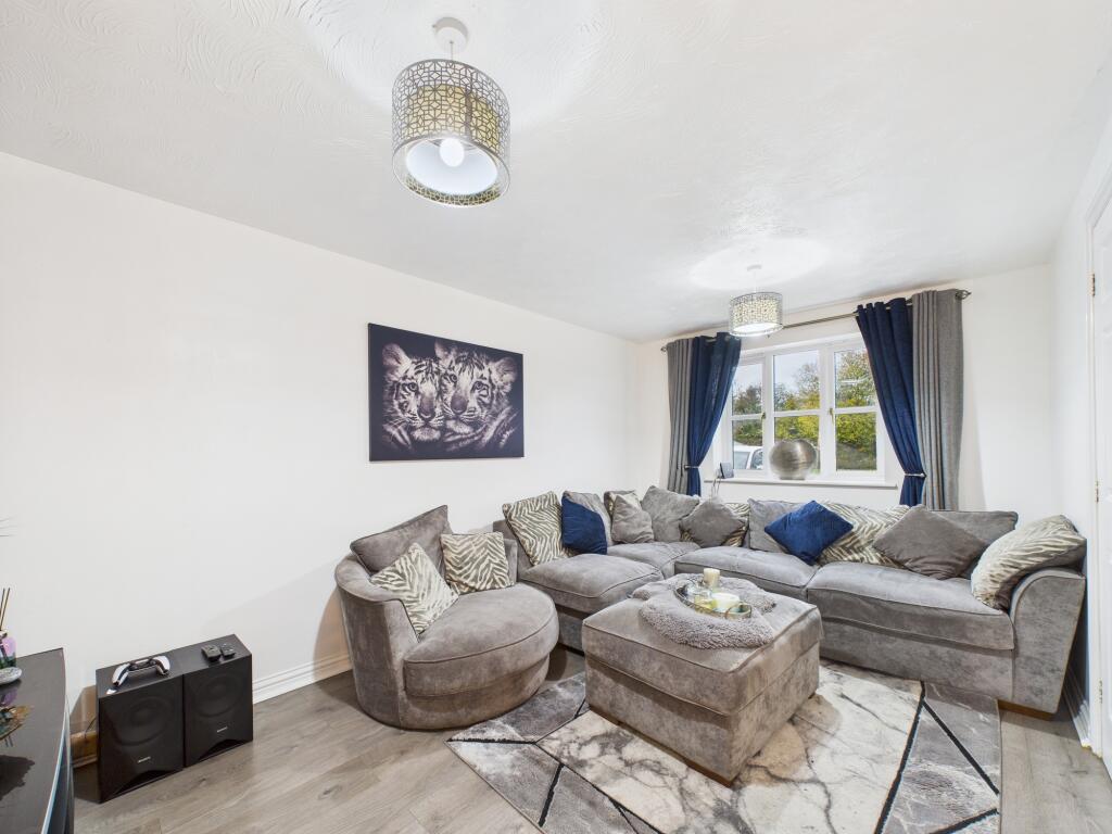 Crystal Close, Mickleover photo 4