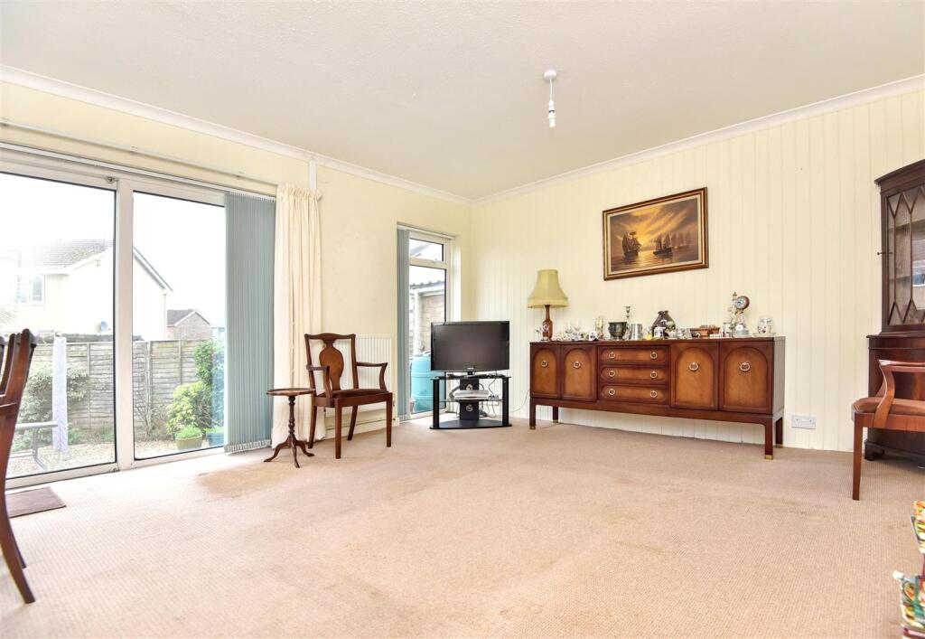 Hardy Crescent, Stalbridge photo 4