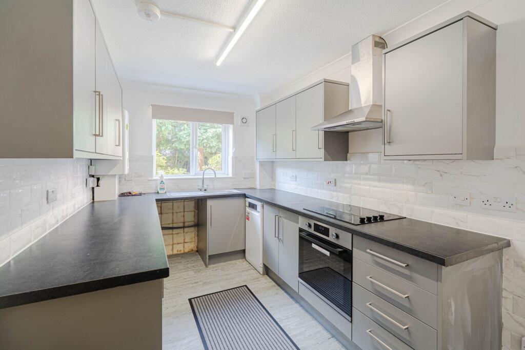 Apartment in Bournemouth, Westbourne - View 2