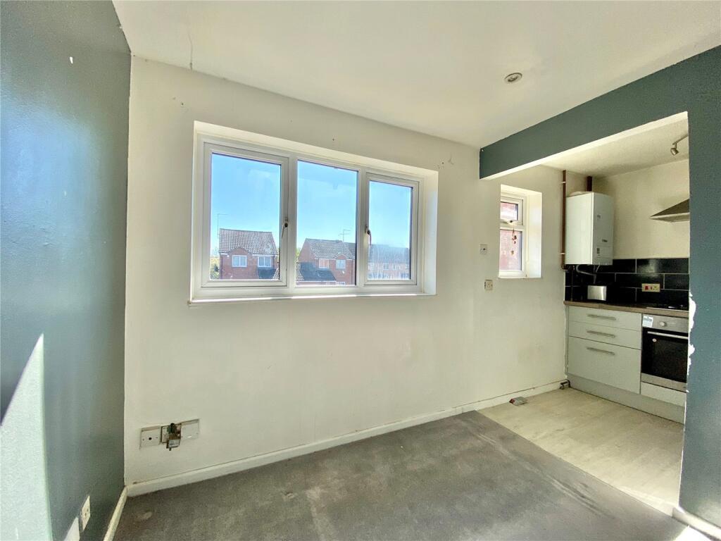 11 Maythorn Drive, Cheltenham, Gloucestershire GL51 0QH photo 5
