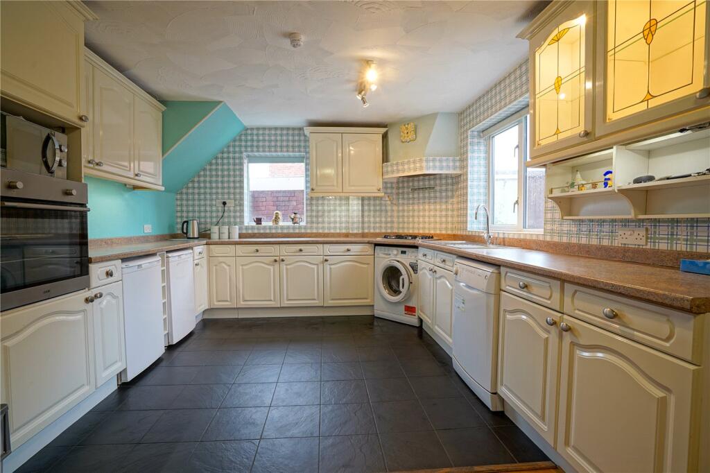 Greenwood Crescent, Wickersley, Rotherham, South Yorkshire, S66 photo 3