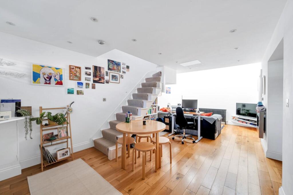 House in London - View 5