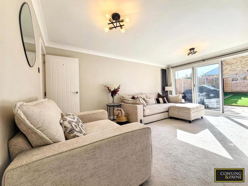 Beauchamps Drive, Wickford photo 3