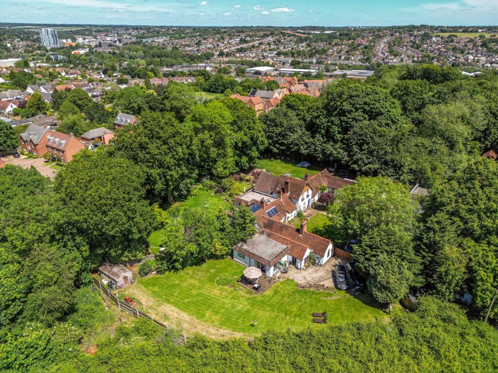 Main image of property: Shendish, Hemel Hempstead, HP3