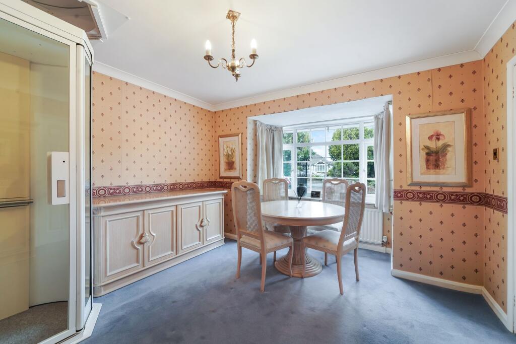 House in Epsom and Ewell, Woodcote, Epsom - More