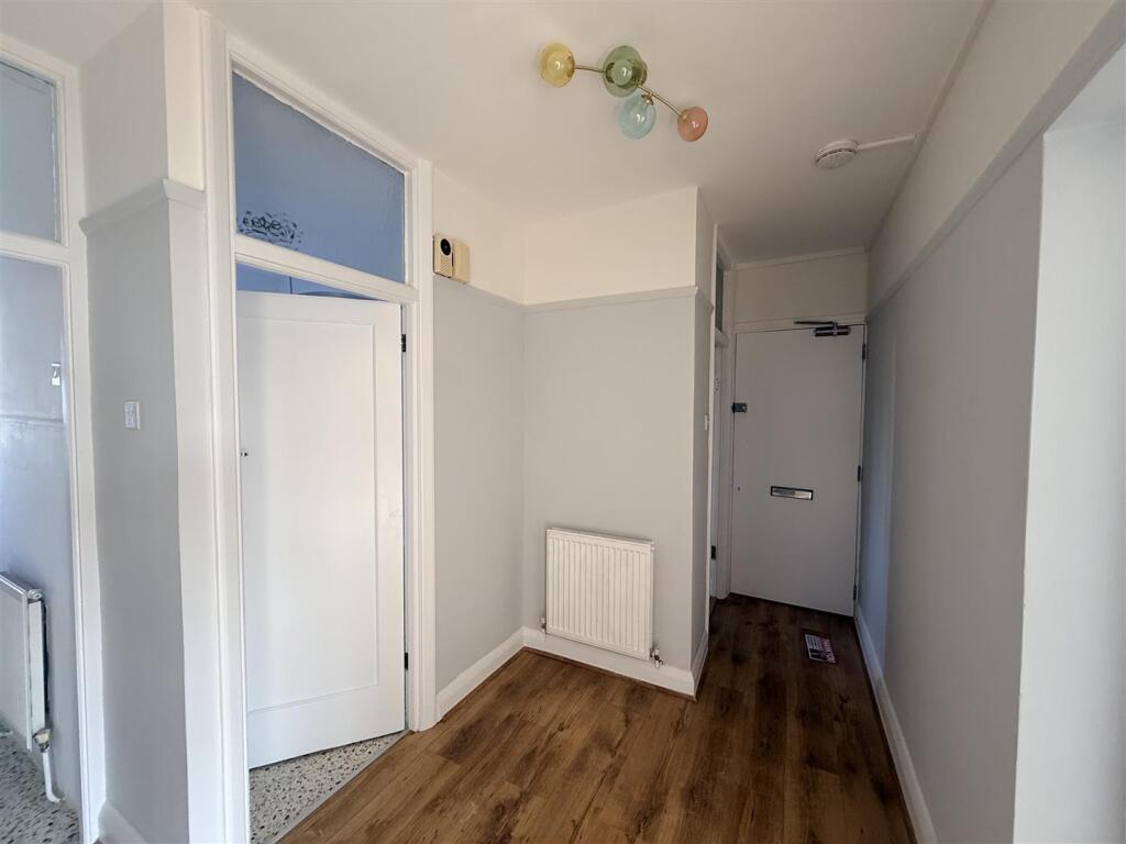 Apartment in Sutton - View 5