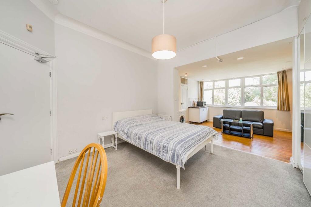 Apartment in London, Whetstone - View 4