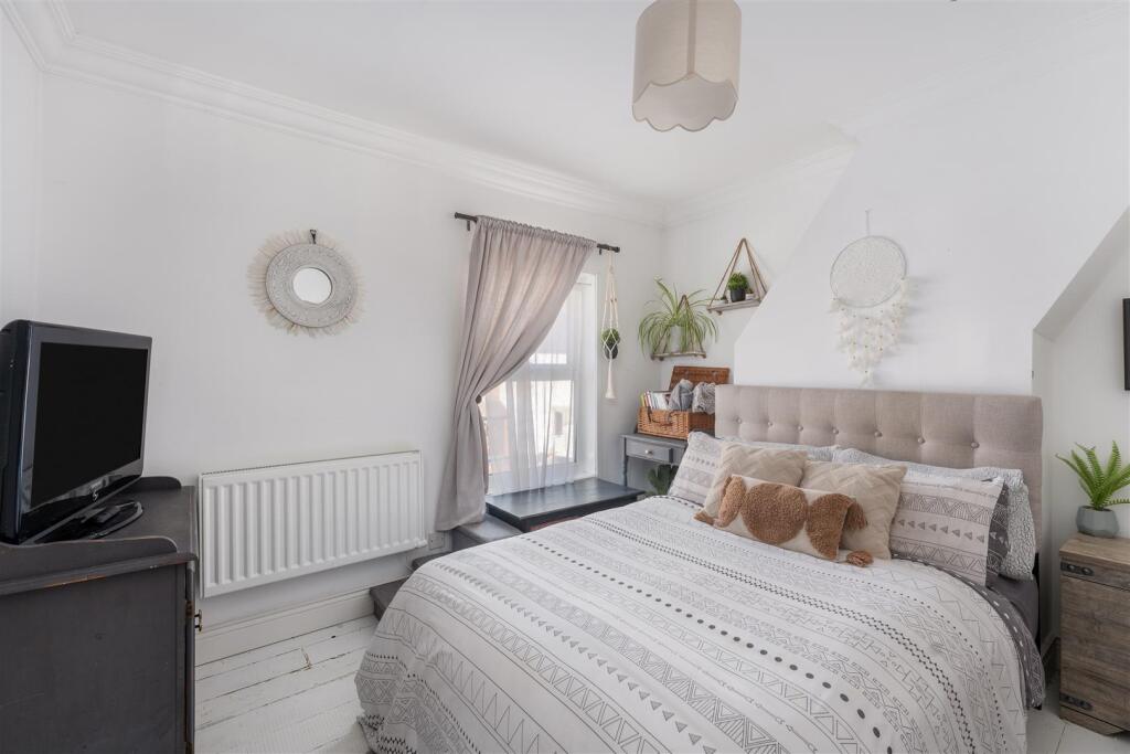 House in Cherwell, Grimsbury, Banbury - More