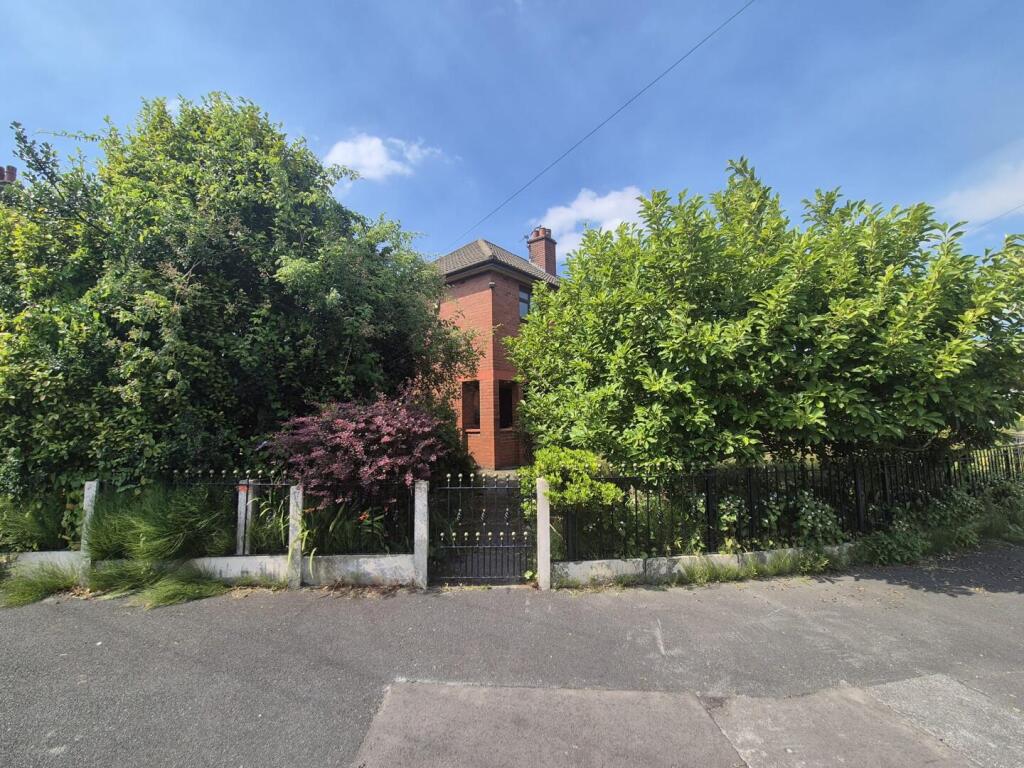 Holcombe Crescent, Kearsley, Bolton - View 3