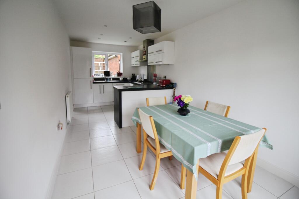 House in Wakefield - View 5