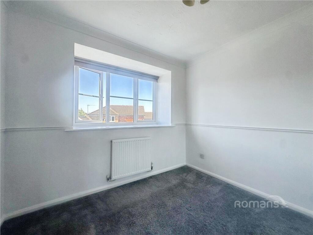 House in Binfield, Temple Park - View 5