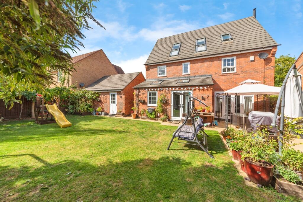 Tutt Close, Fernwood, Newark photo 4