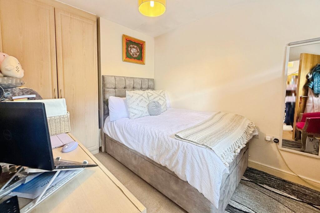 House in Rushmoor, Farnborough Business Park, Farnborough - View 4
