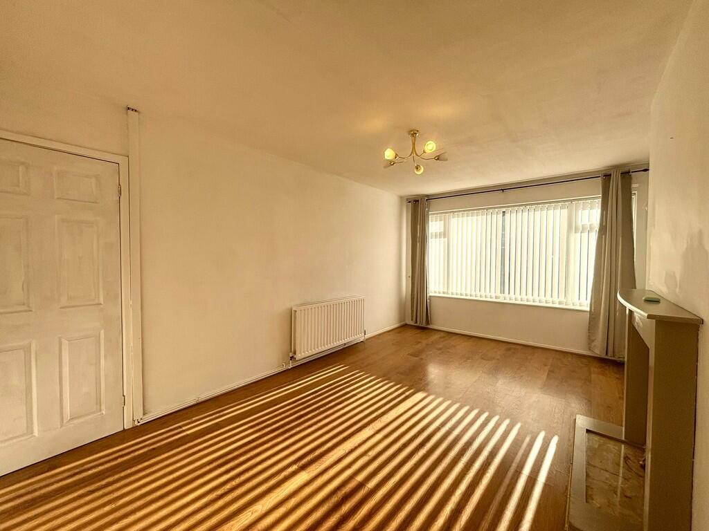 House in Bradford, Clayton - More