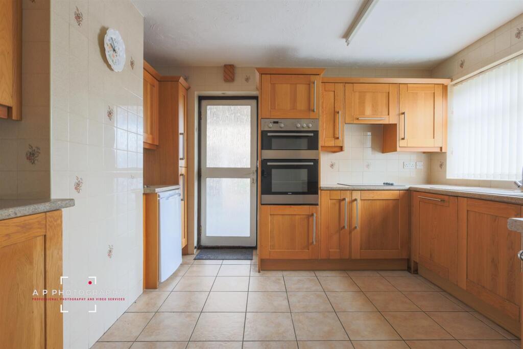 House in Stoke-on-Trent - View 4