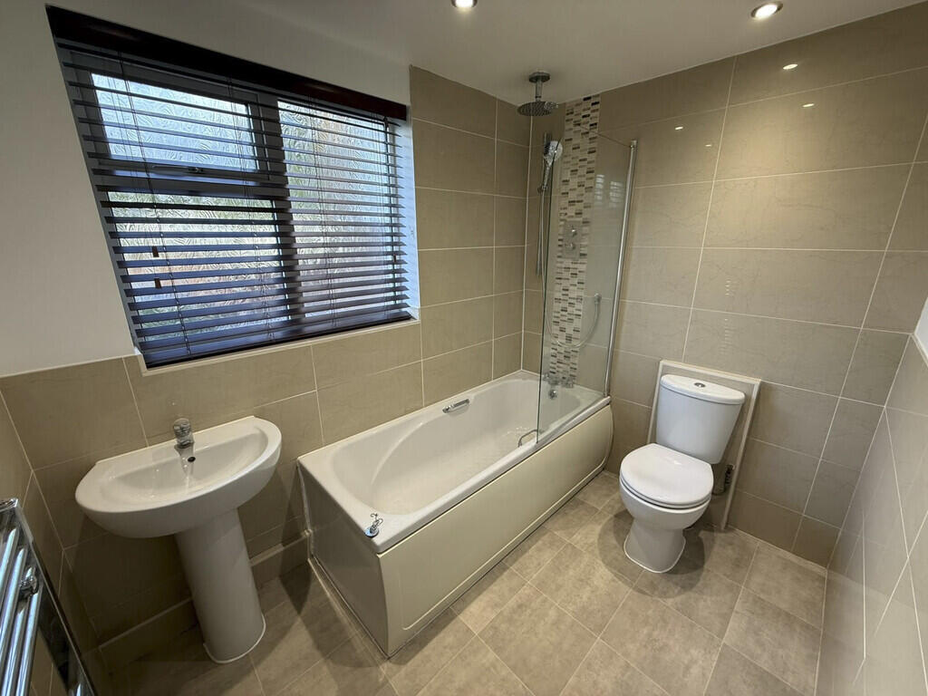 Apartment in Southend-on-Sea - View 4