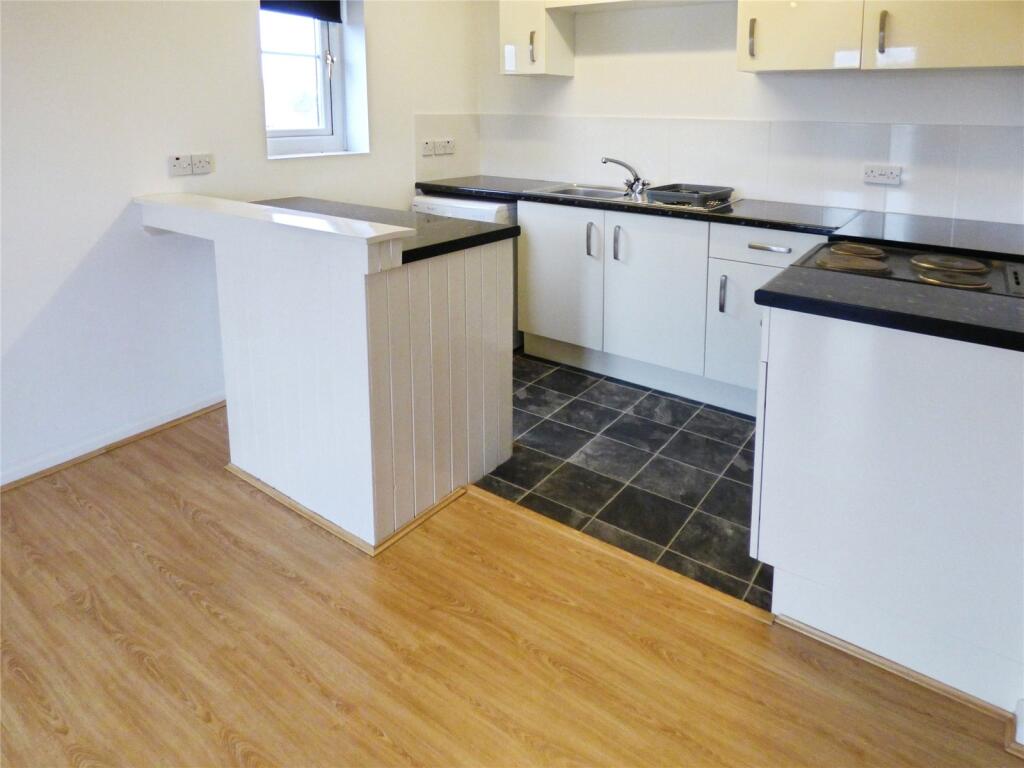 Cheltenham Gardens, Hedge End, Southampton photo 3