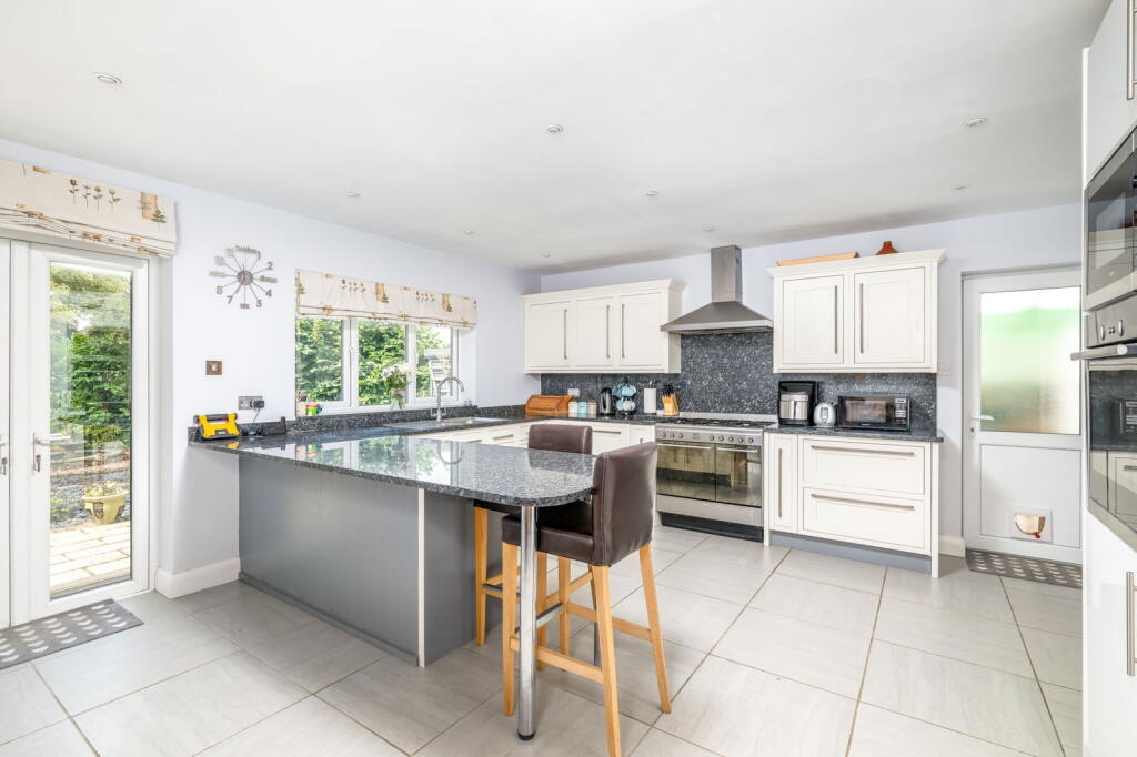 House in Aston Clinton, Buckinghamshire - View 3