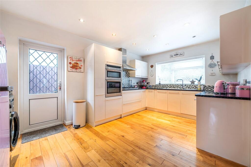 House in Bromley - View 3