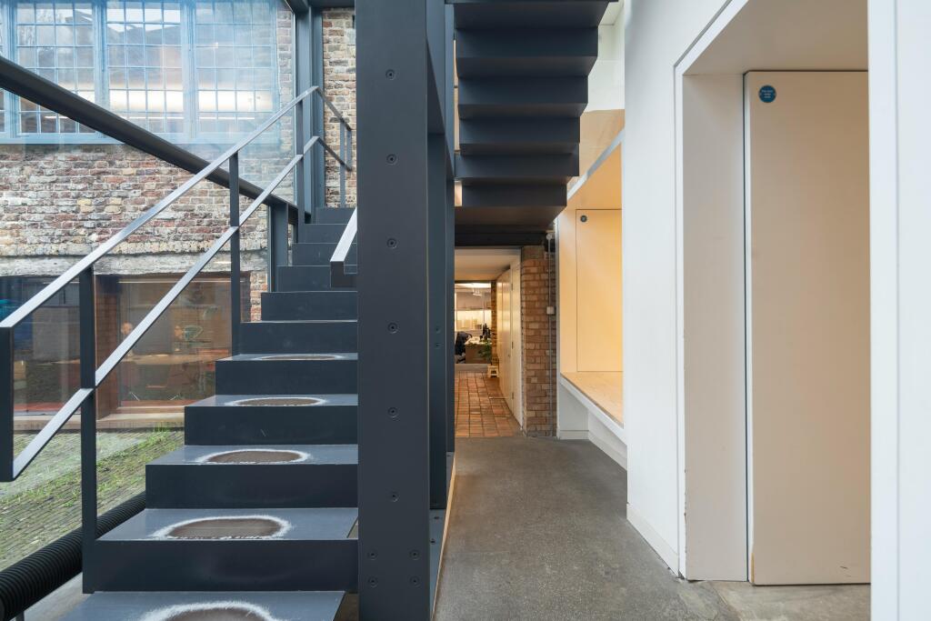 1 Rawstorne Place - Stairs