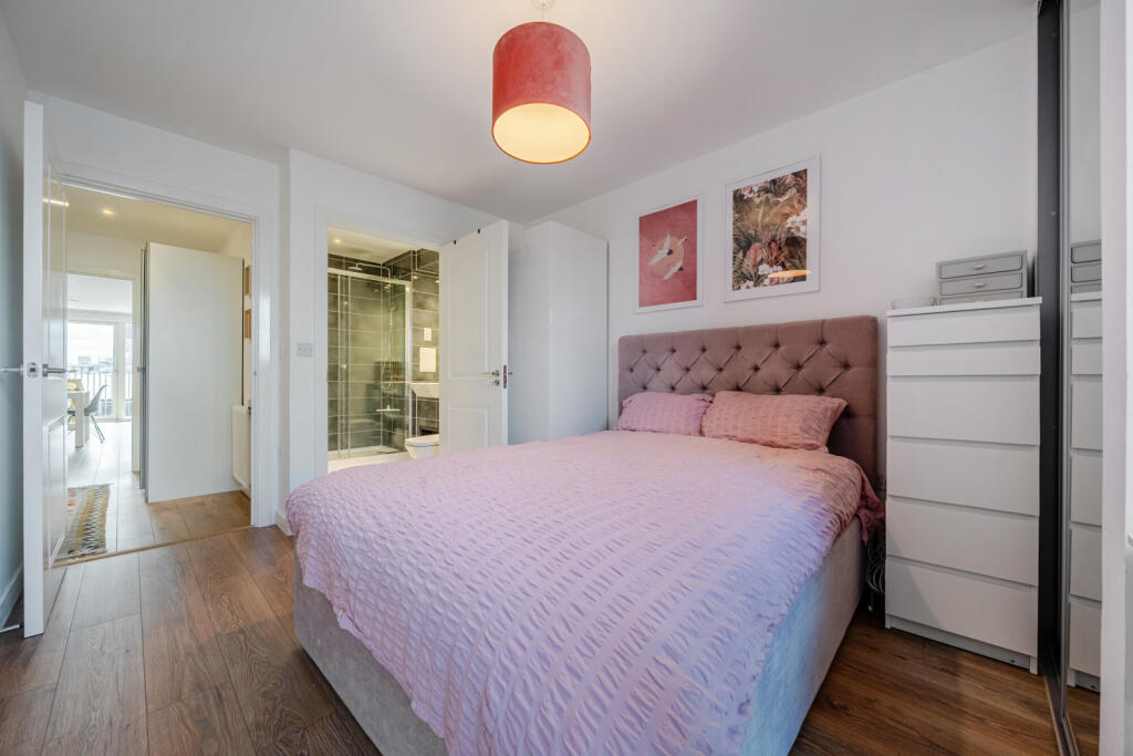 Apartment in London - View 5