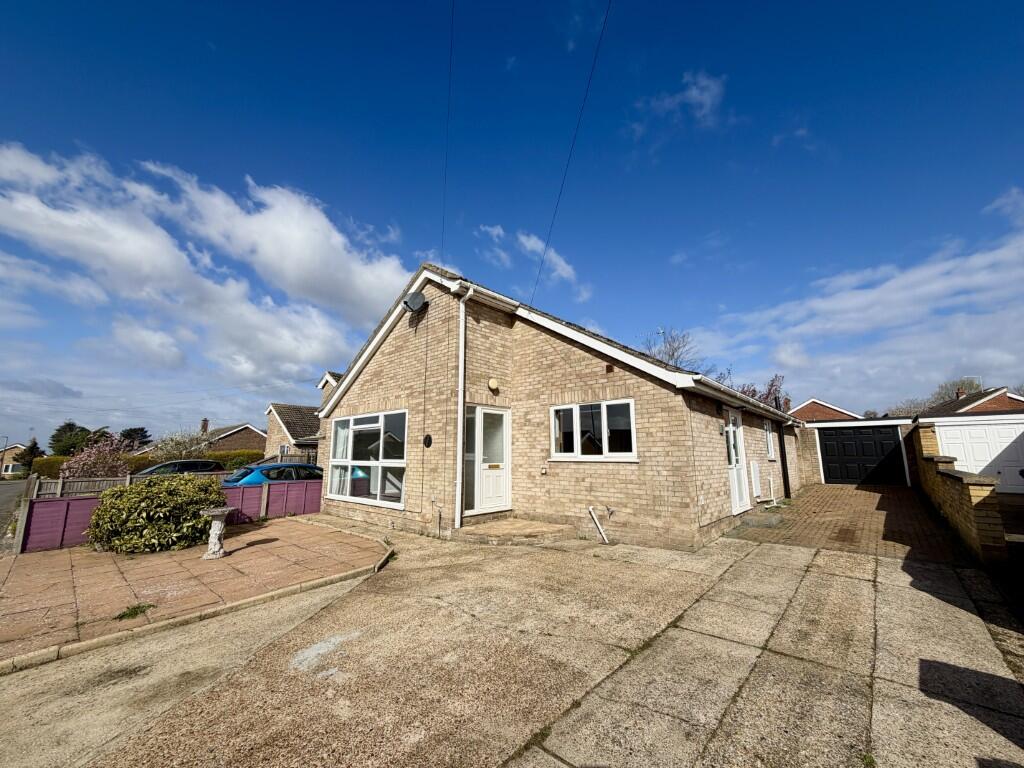 3-bed detached on 7 Broom Road Close, Lakenheath, Brandon, Suffolk IP27 9EQ, £180,000
