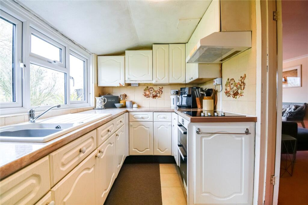 The Sands, Woodborough, Pewsey, SN9 photo 3