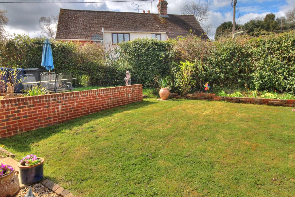 Turners Mead, Godalming, GU8 - More