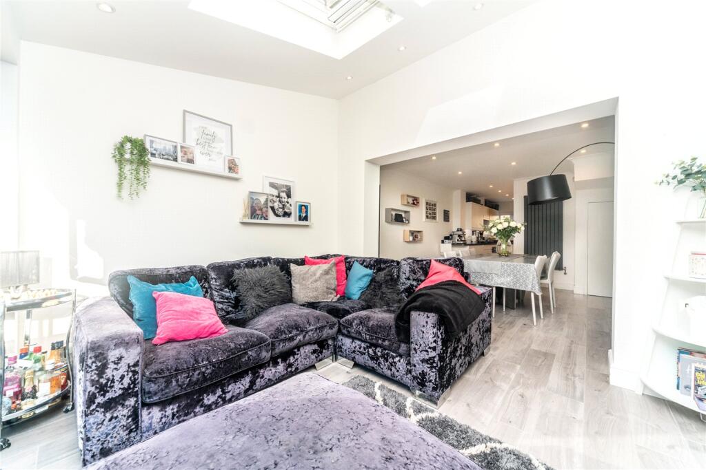 Campbell Close, Byfleet, West Byfleet, Surrey, KT14 - View 5