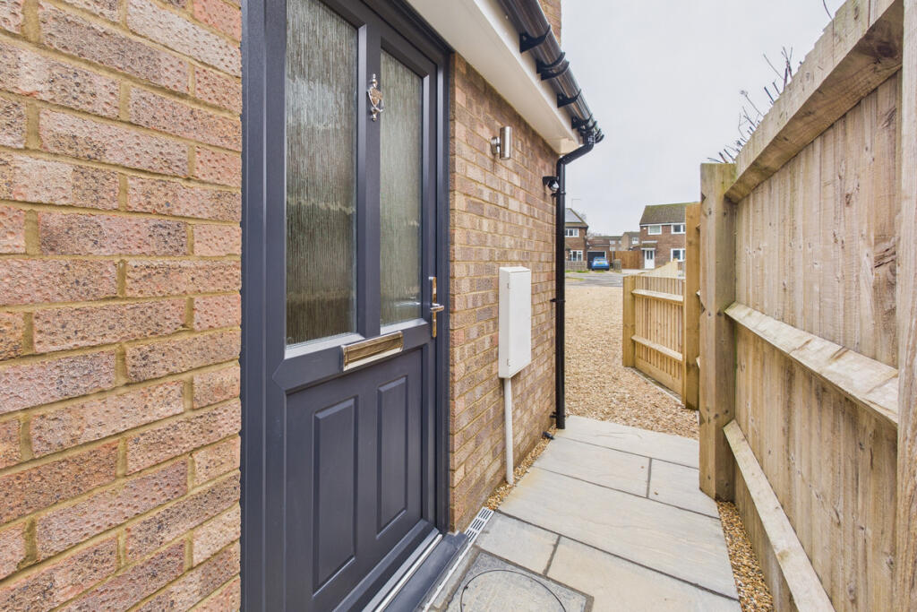 House in Dacorum, Grovehill - View 4