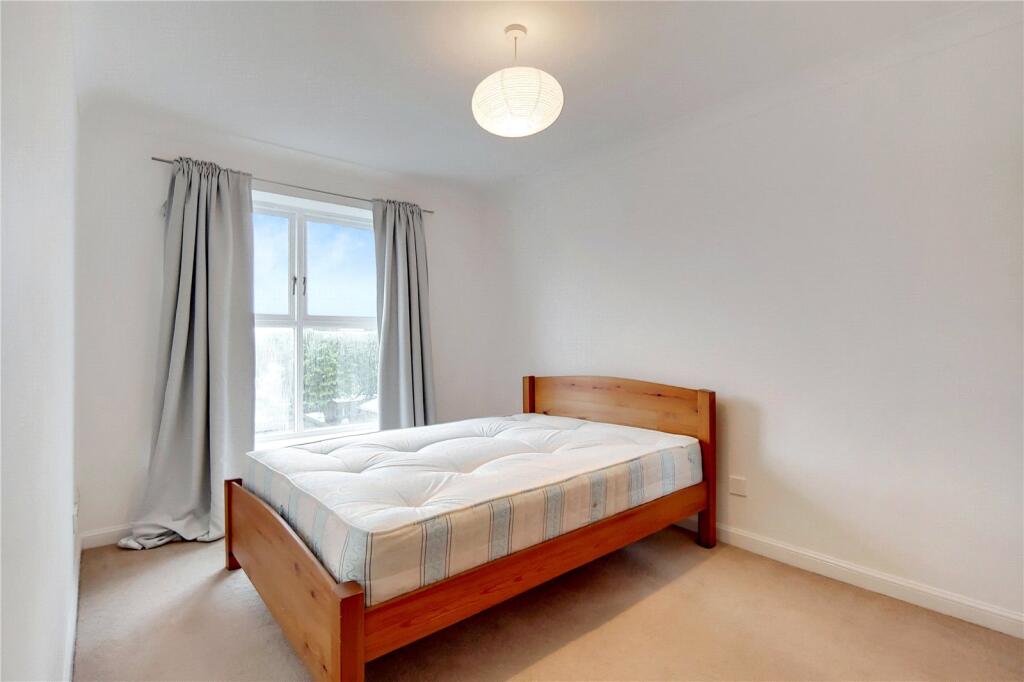 Drake Hall, 14 Wesley Avenue, London, E16 photo 4