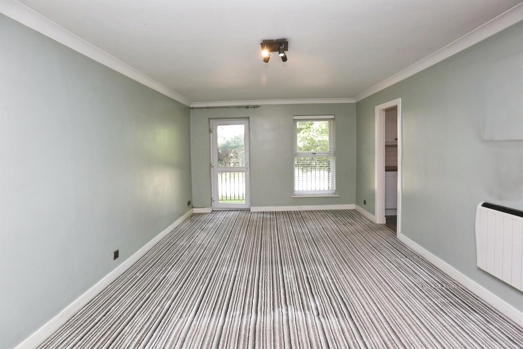 Apartment in Fareham, Hampshire - View 2