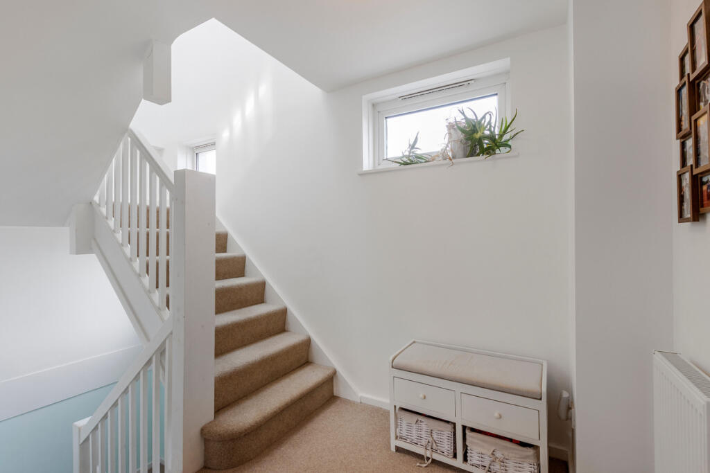 House in London, Oakleigh Park, Whetstone - More