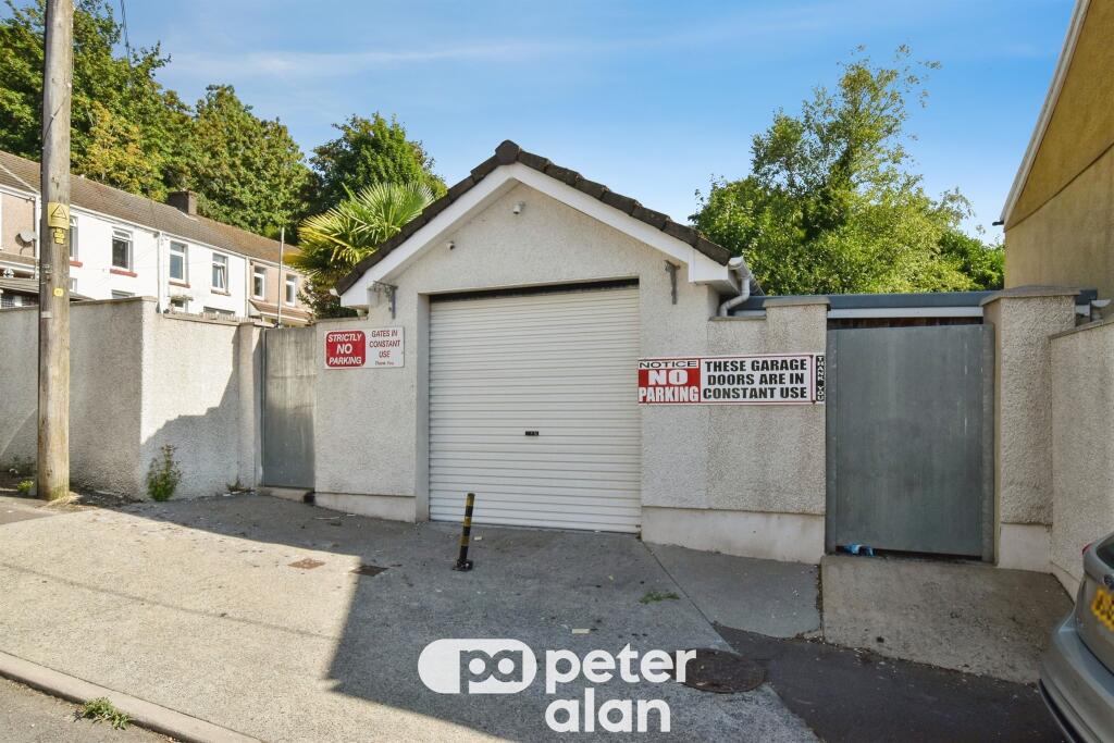 House in Swansea, Blaenhonddan - View 4