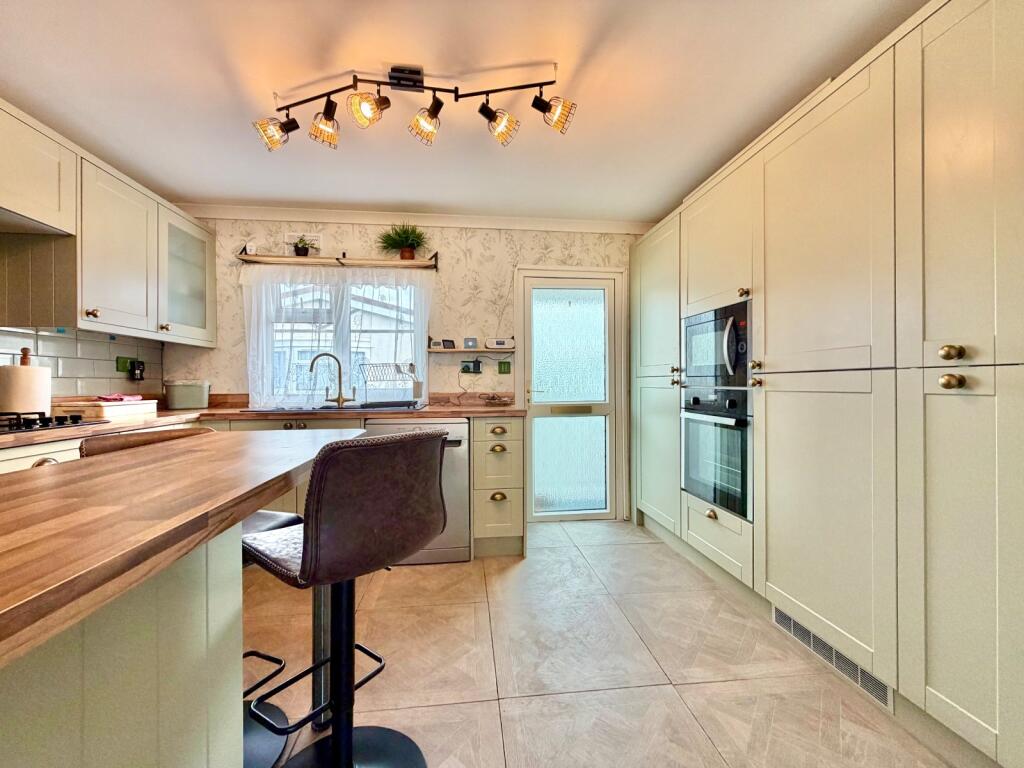 House in Worcester - View 4