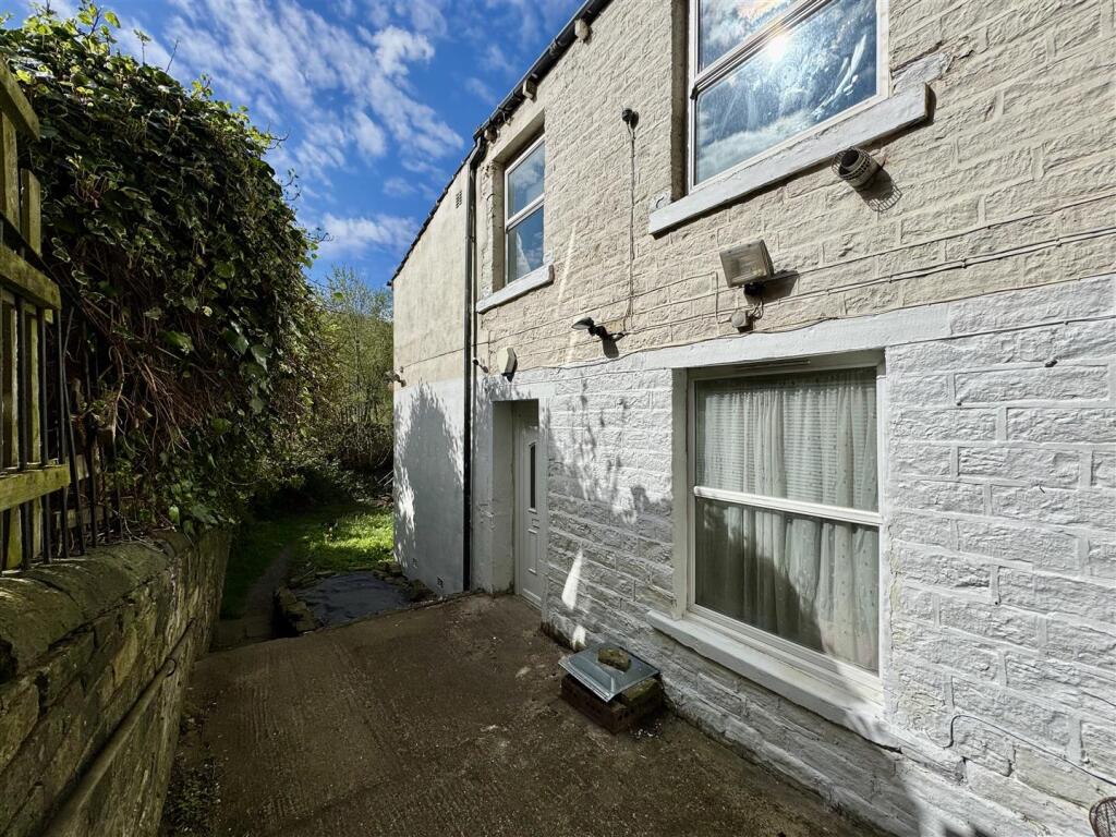 Main image of property: Almondbury Bank, Moldgreen, Huddersfield, HD5 8HF