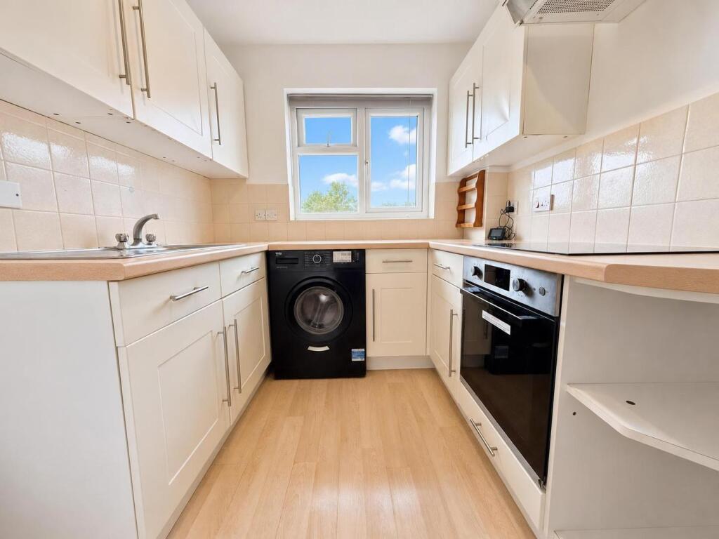 Apartment in Chelmsford - View 5