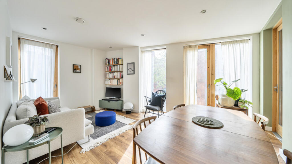 2-bed flat on Milcote Street, London, SE1 0FH, £650,000
