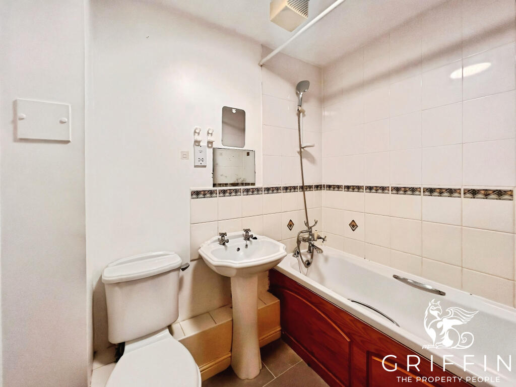 Apartment in Romford - More