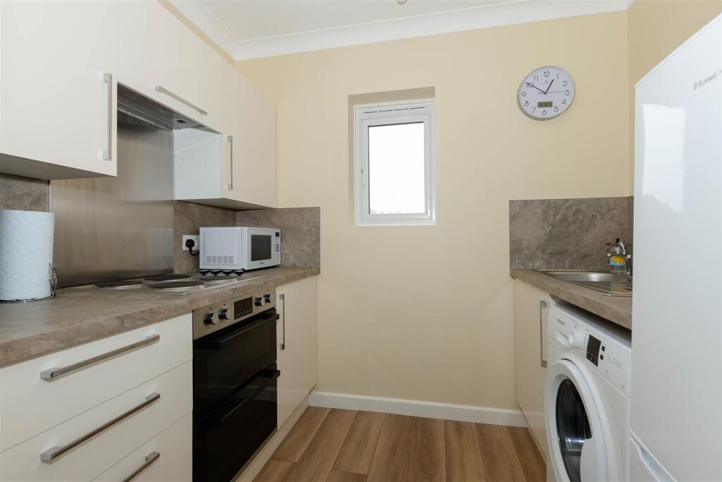 House in Worthing, West Sussex - View 4