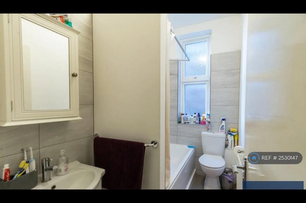 Main image of property: Ballards Lane, London, N3