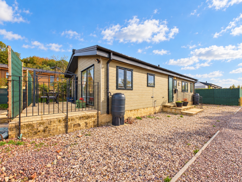 2-bed caravan on Swallow Lakes, Park Farm, Little London, GL17, £60,000