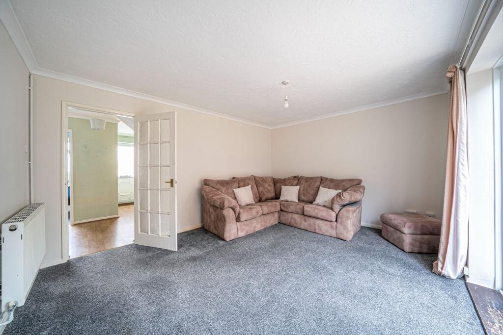 Neville Close, Andover, SP10 photo 4