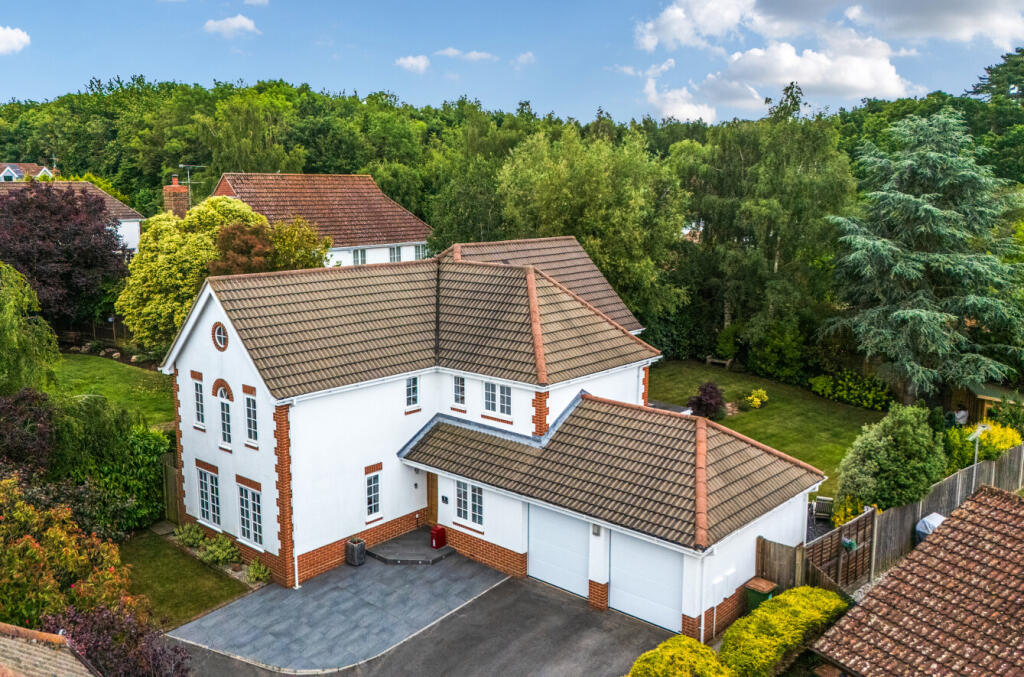 Main image of property: Chestnut Close, West End, Southampton, Hampshire, SO30
