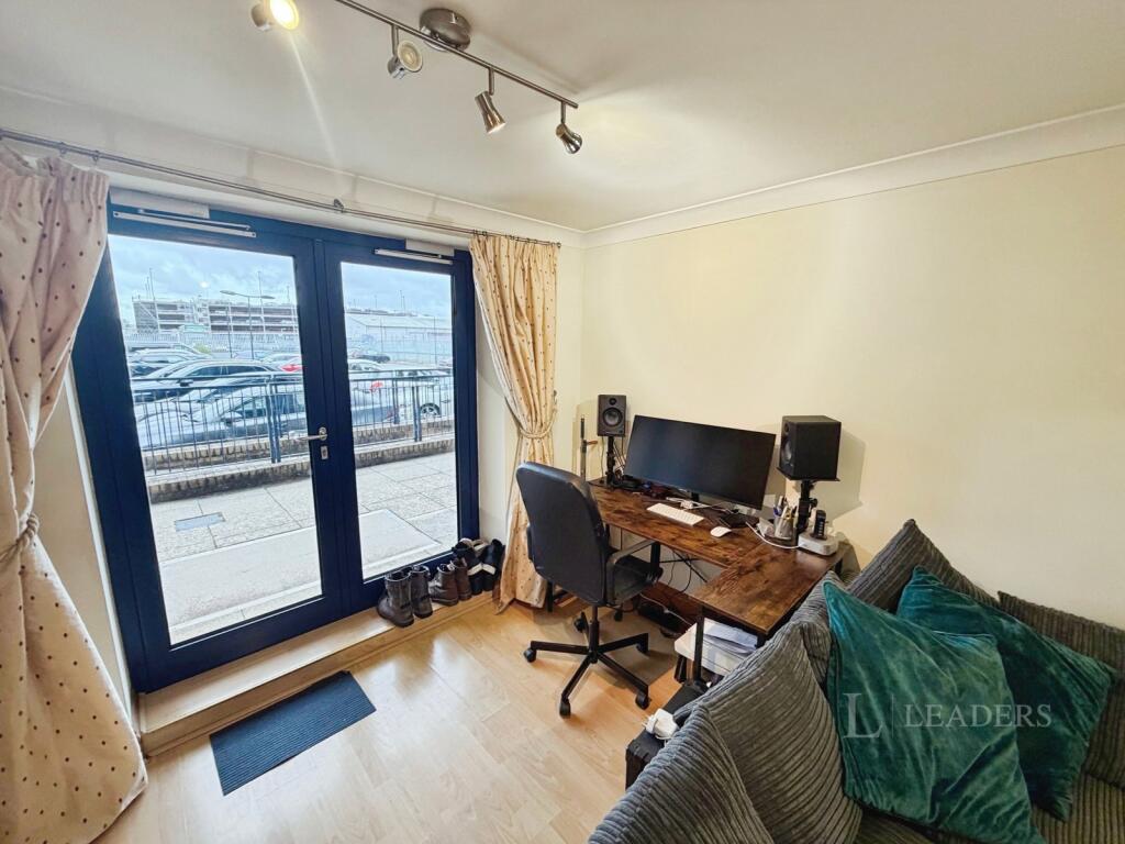 Apartment in Southampton, Ocean Village - View 5