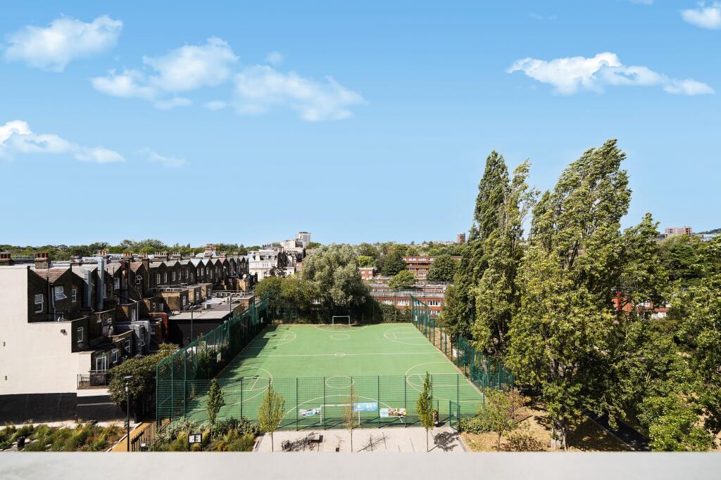 Apartment in London, Kilburn - More