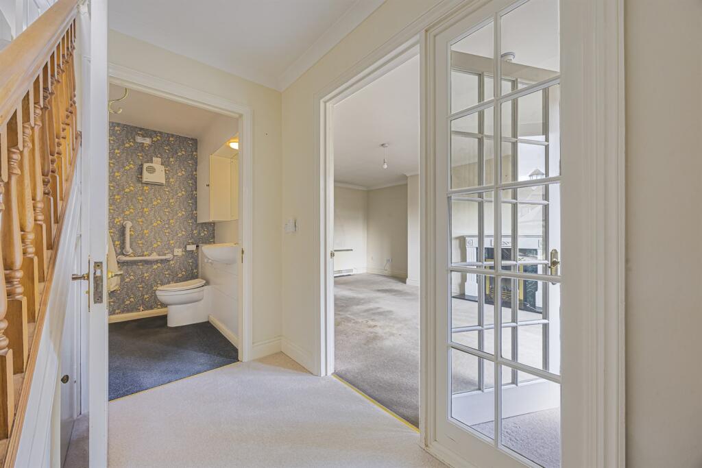 Lyefield Court, Emmer Green, Reading photo 4