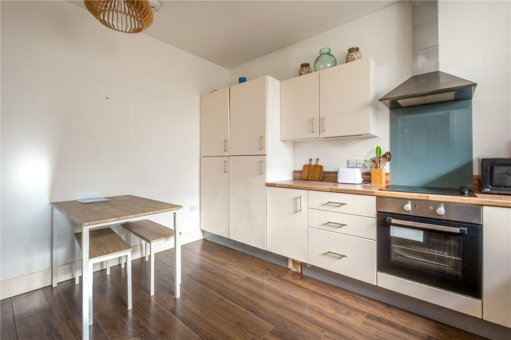 Apartment in Brighton - View 5