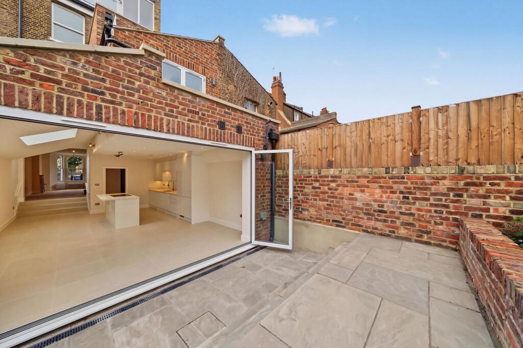 Apartment in London - More