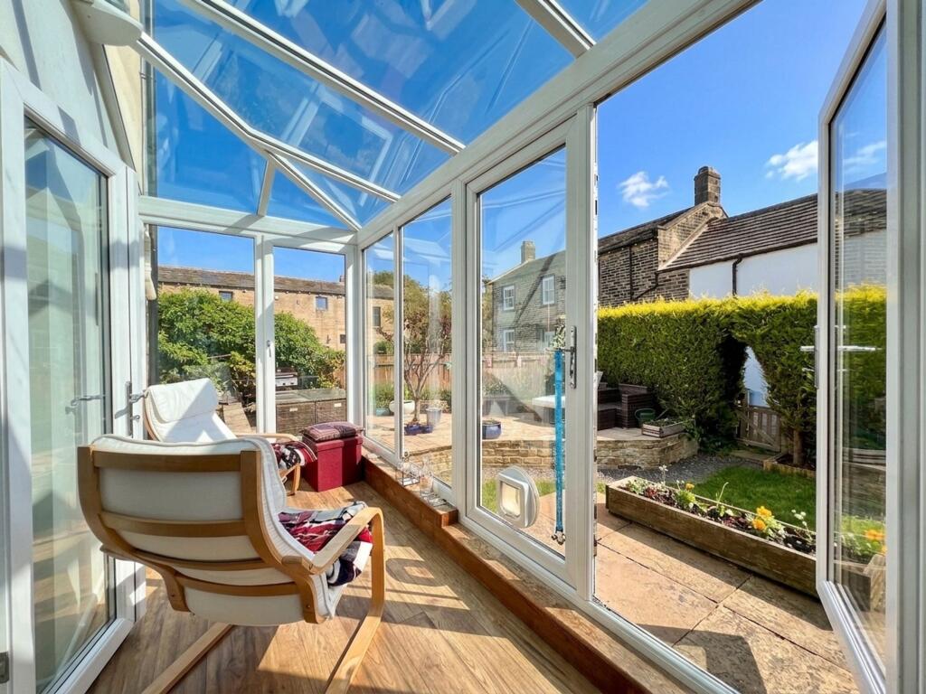 House in Huddersfield, Gawthorpe Green, Kirkburton - More